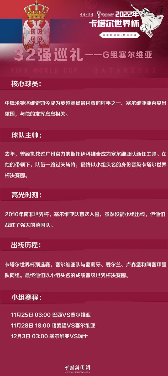 ;百亿票房老太太苇青手持老花眼镜，慈祥温柔的外表下藏着;麻将之王的霸气风范